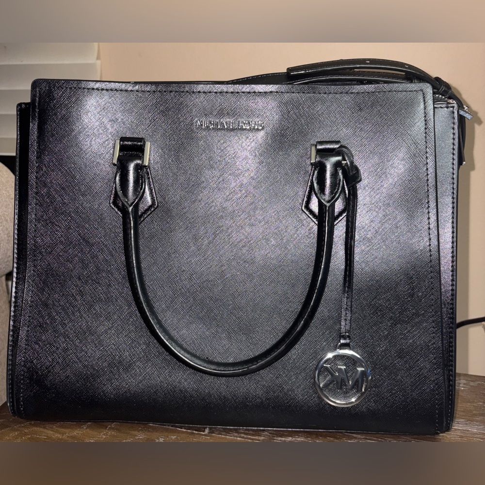 Share Show Notification for Krissykacy Closet Sale: Like and Share this Flier - Picture 8 of 13